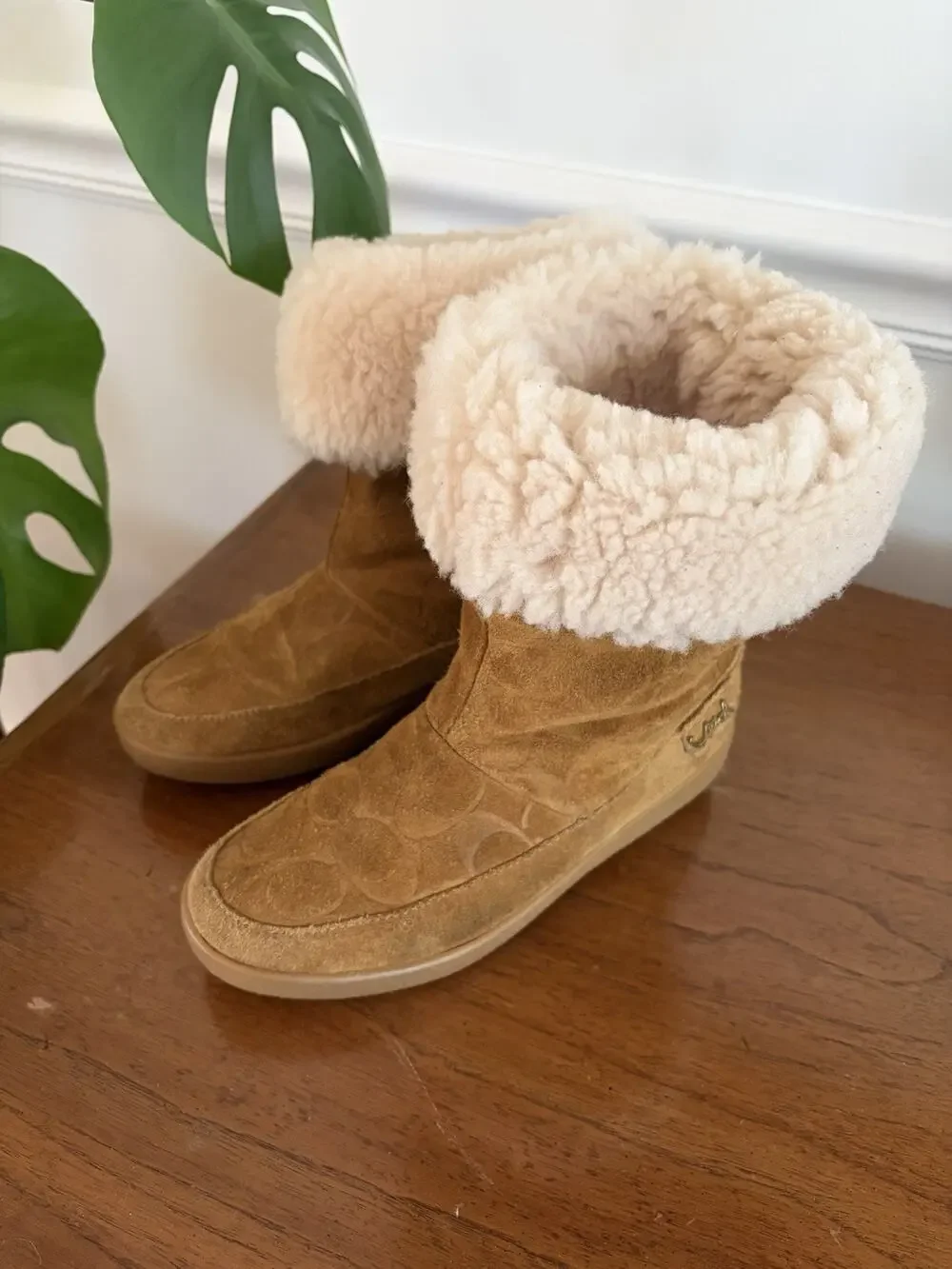 VTG Coach Boots Tan Shearling Logo Fold Over Winter Snow Womens Size 5B Rare